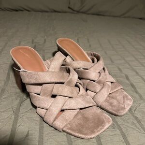 Universal Thread Andy Heeled Sandals Size 11